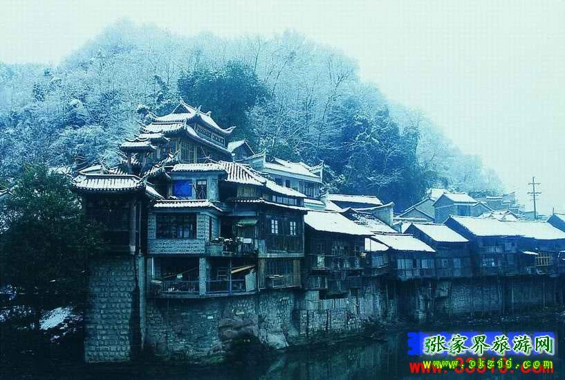 長沙往返A(chǔ)8線：鳳凰古城、梵凈山、德夯苗寨汽車三日游