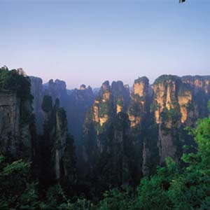 單獨(dú)成團(tuán)N線：張家界、天子山、寶峰湖、猛洞河漂流、鳳凰古城四晚五日湘西全景游